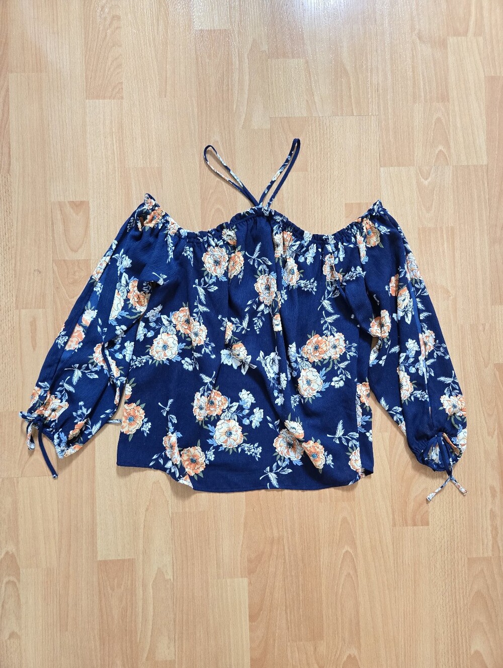 BNWOT Forever21 Women’s Navy Floral Off-Shoulder halter neck Blouse